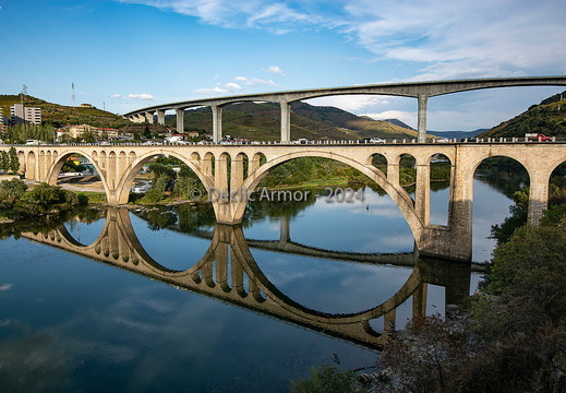 Les multiples ponts sur le Douro (Peso de Régua - Portugal)